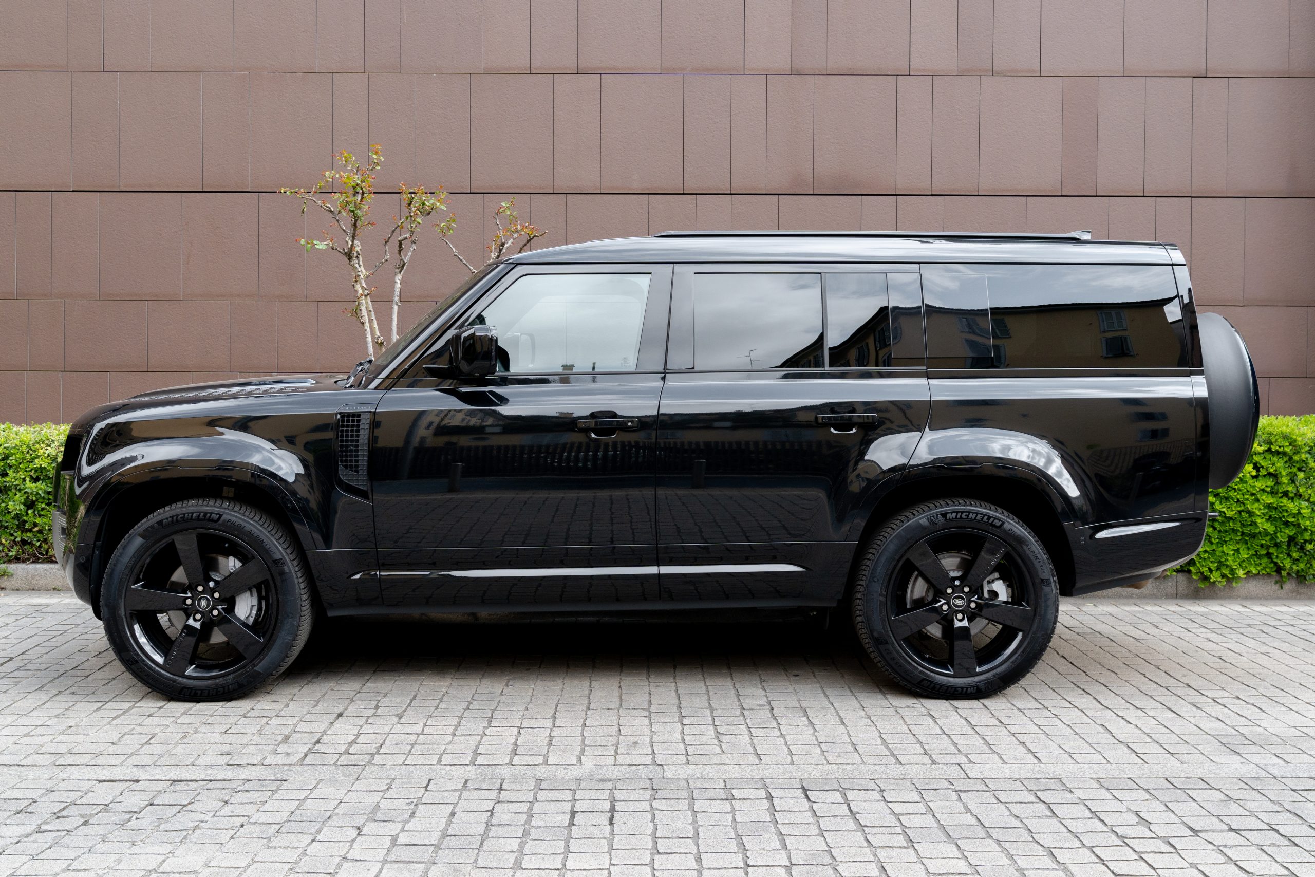 DEFENDER 130 view 3