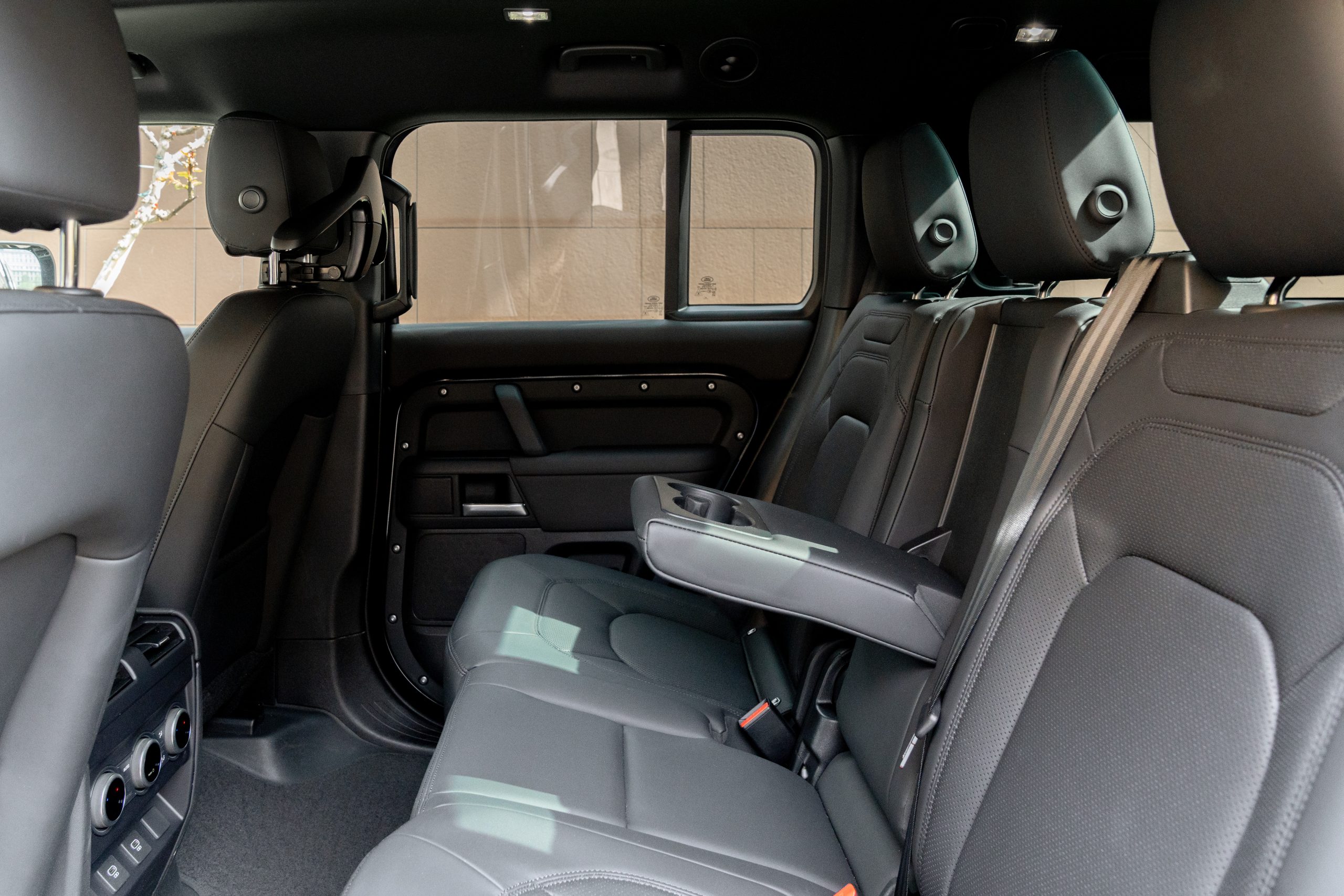 DEFENDER 130 view 14