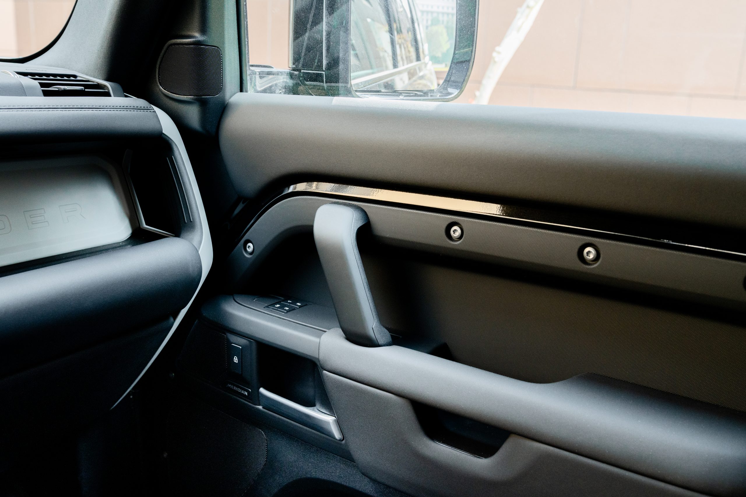 DEFENDER 130 view 13