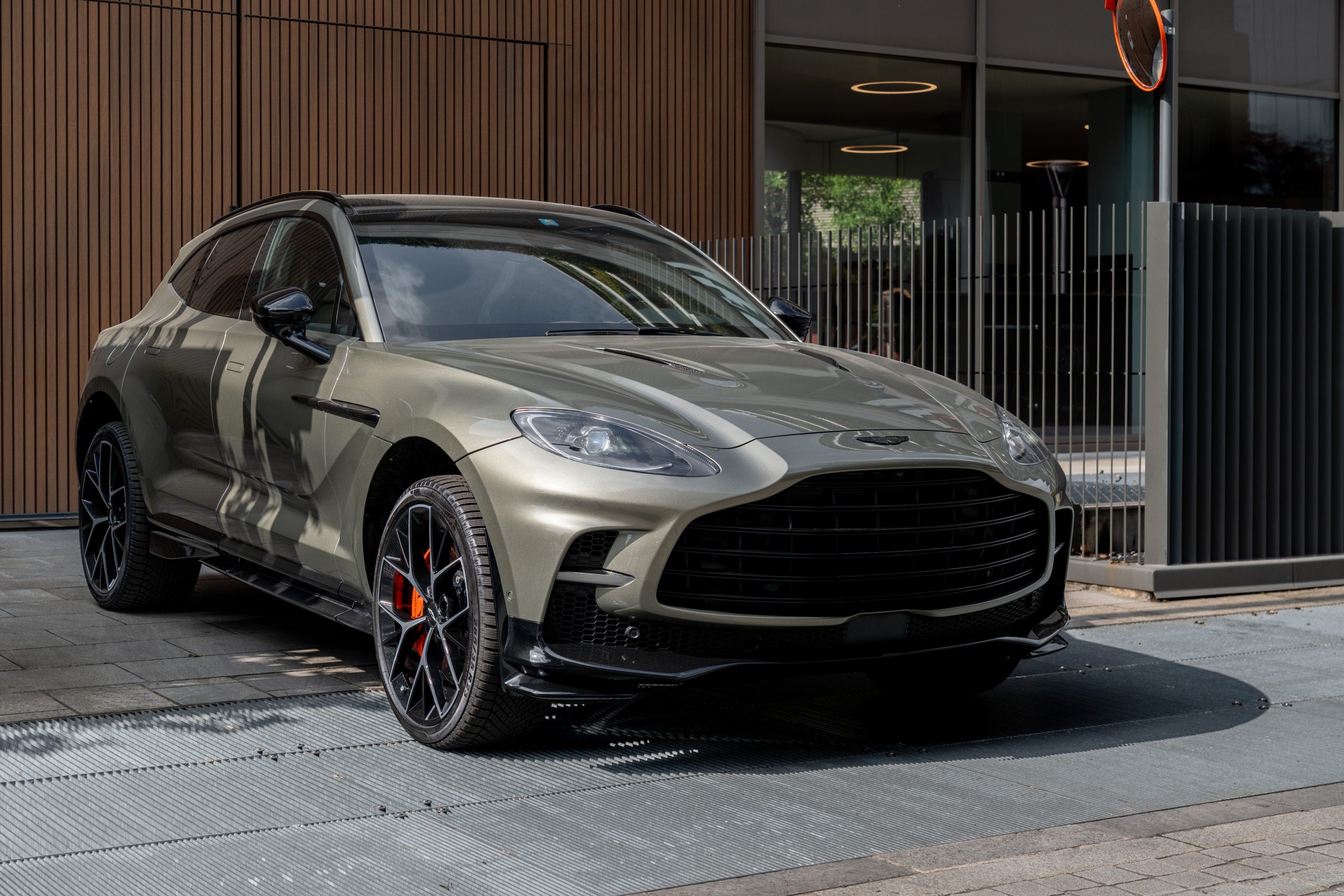 Aston Martin DBX vista 1