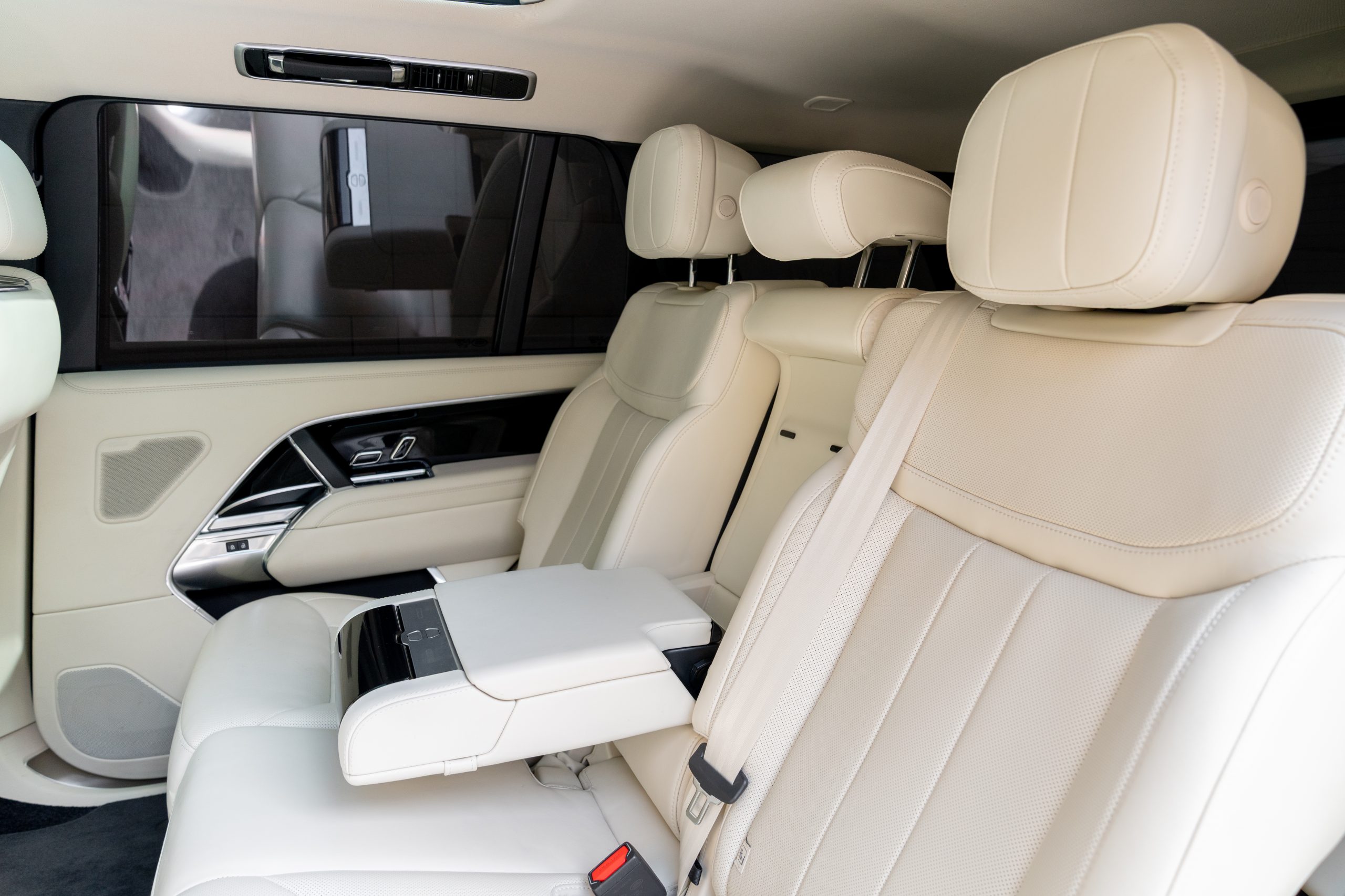 Range Rover LWB view 12
