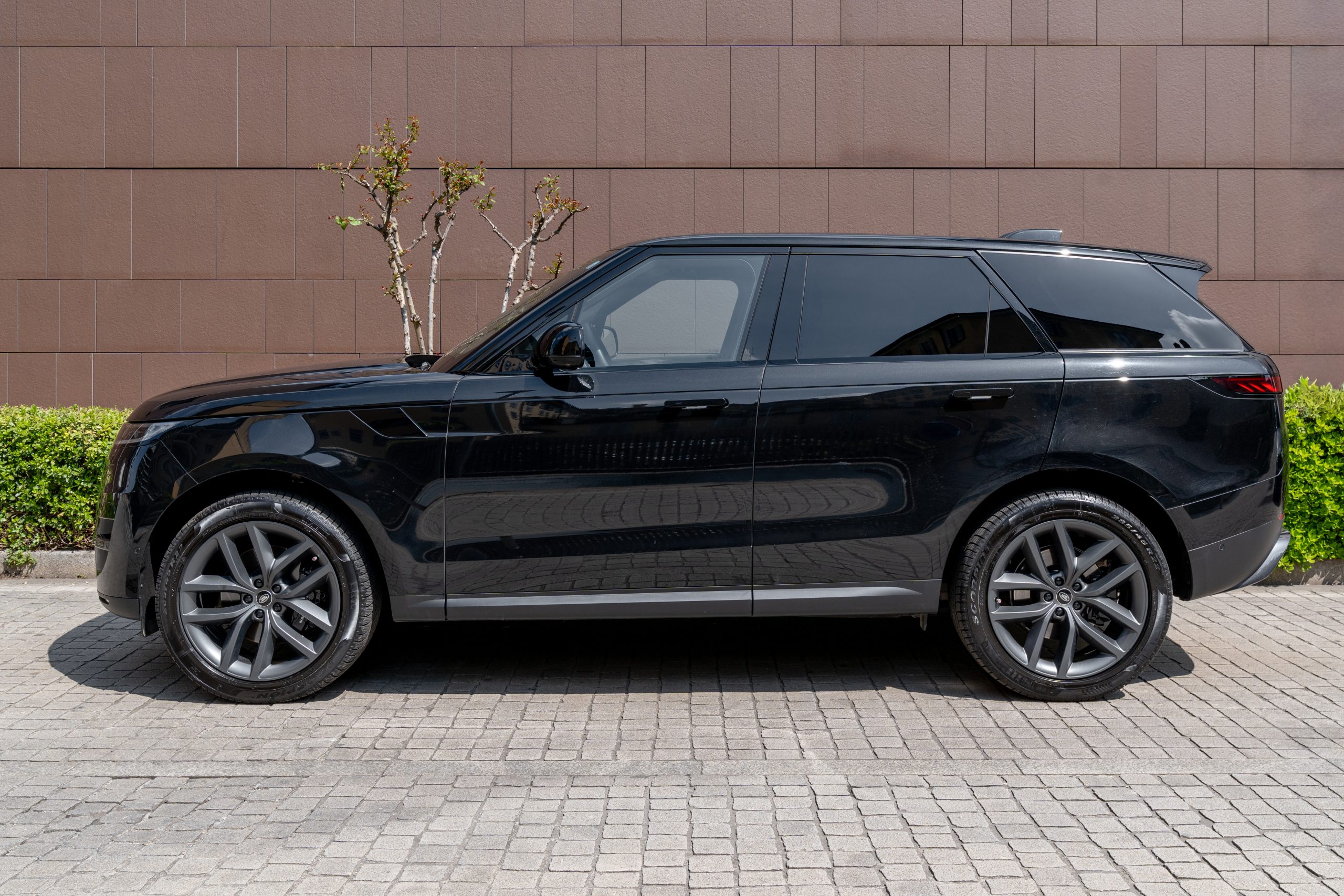 Range Rover Sport view 4