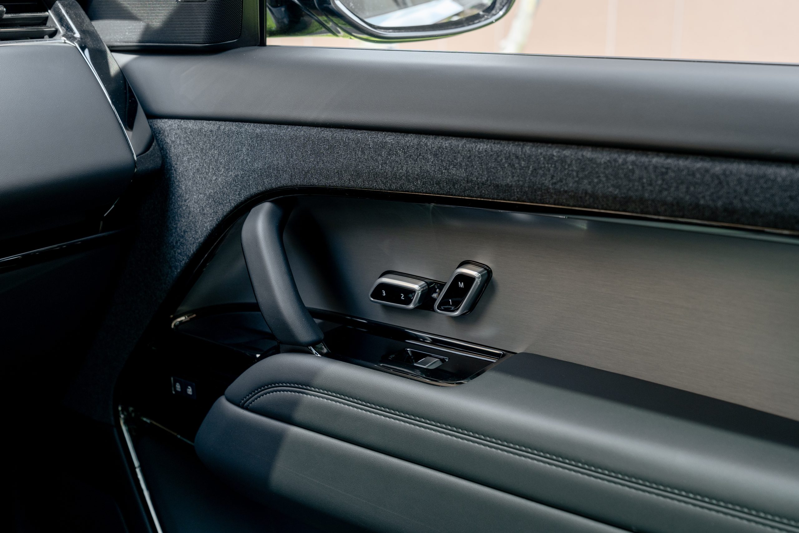 Range Rover Sport view 9
